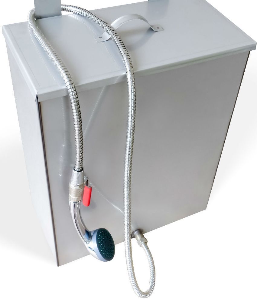 Réservoir pour une douche chauffée: la présence d'eau chaude pour un gîte confortable