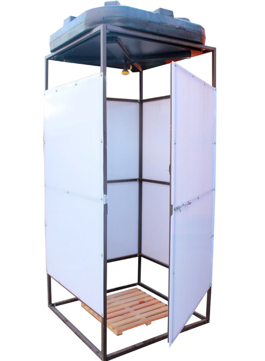 Réservoir pour une douche chauffée: la présence d'eau chaude pour un gîte confortable