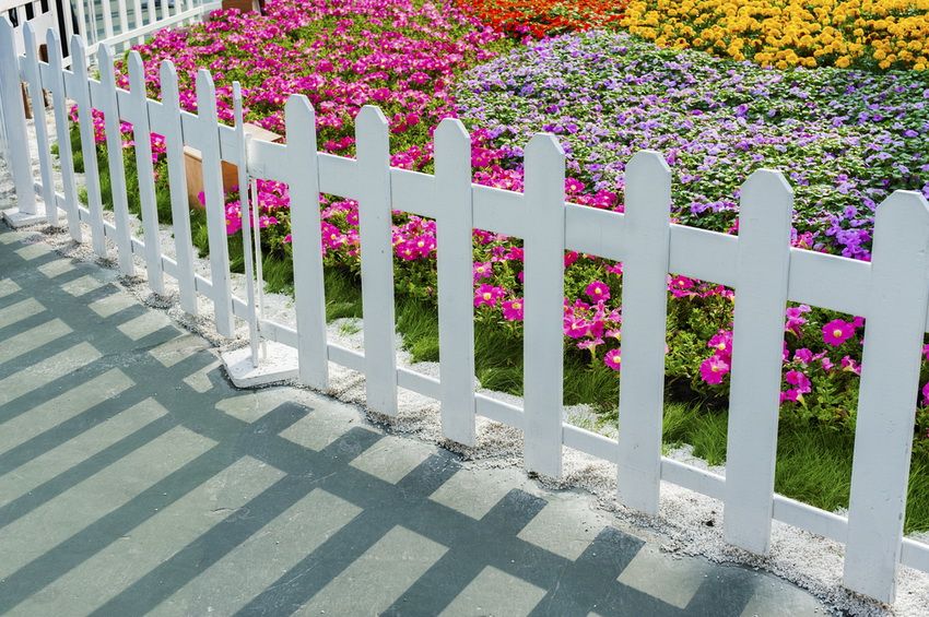 Clôture décorative pour le jardinage: décoration créative de plates-bandes et de plates-formes