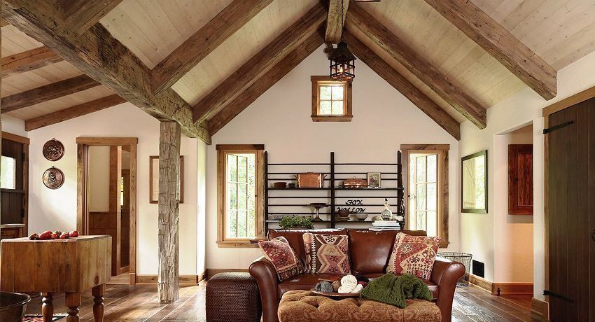 Plafond en bois dans la maison: le choix d'un placage de qualité et d'un arrangement technologique