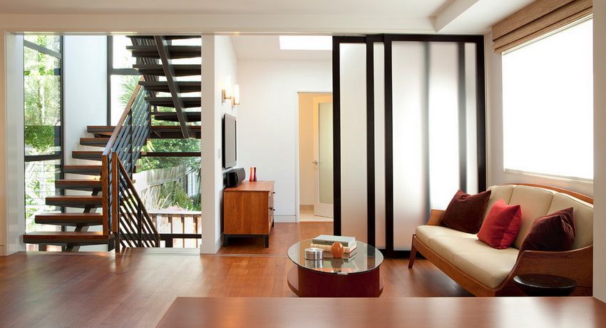 Porte en verre interroom comme un accent élégant dans un intérieur moderne