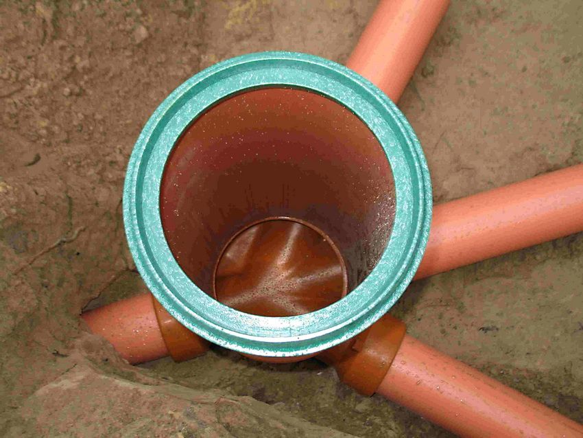 Réservoirs d'eaux usées: puits en plastique et réservoirs de stockage