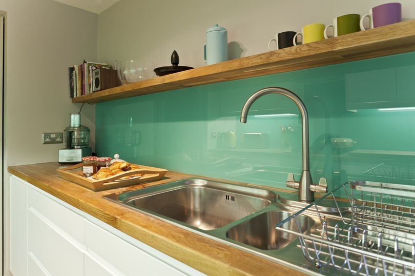 Tablier pour la cuisine en verre: comment choisir et installer le panneau