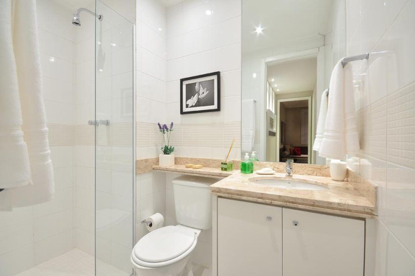 Photo réparez la salle de bain de petite taille: créez judicieusement une salle de bain
