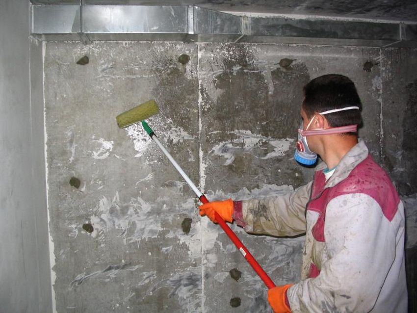 Imperméabilisation du sous-sol de l'intérieur à partir de la nappe phréatique: méthodes pour protéger le bâtiment de l'humidité