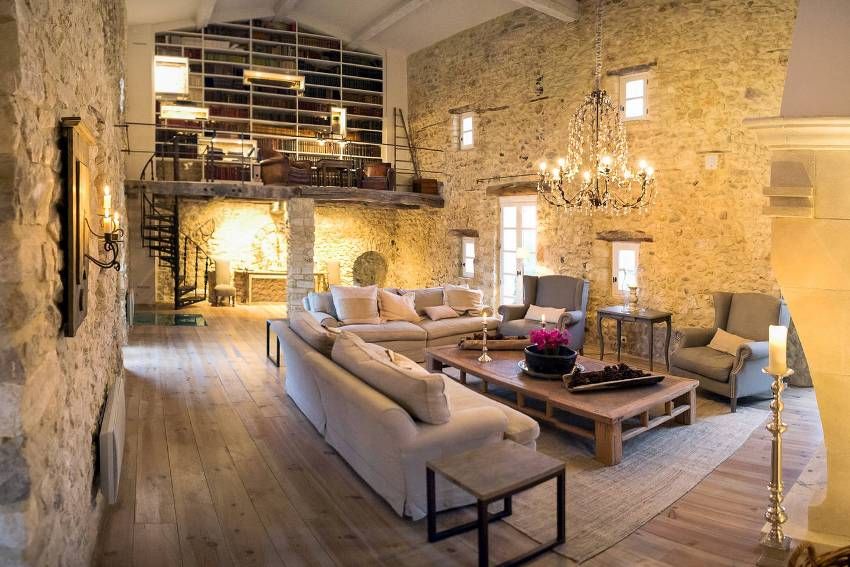 Salon de style provençal: comment créer un bel intérieur rustique