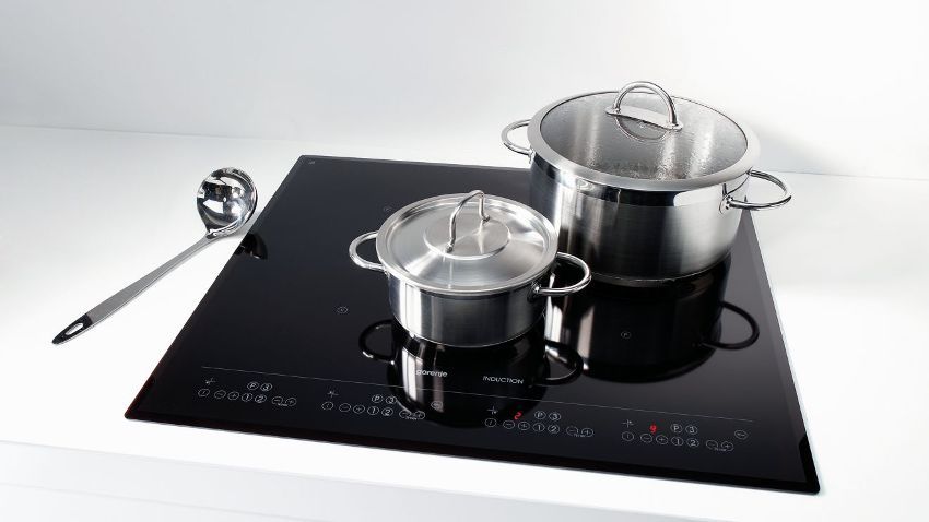 Table de cuisson à induction: le pour et le contre d'une table de cuisson innovante