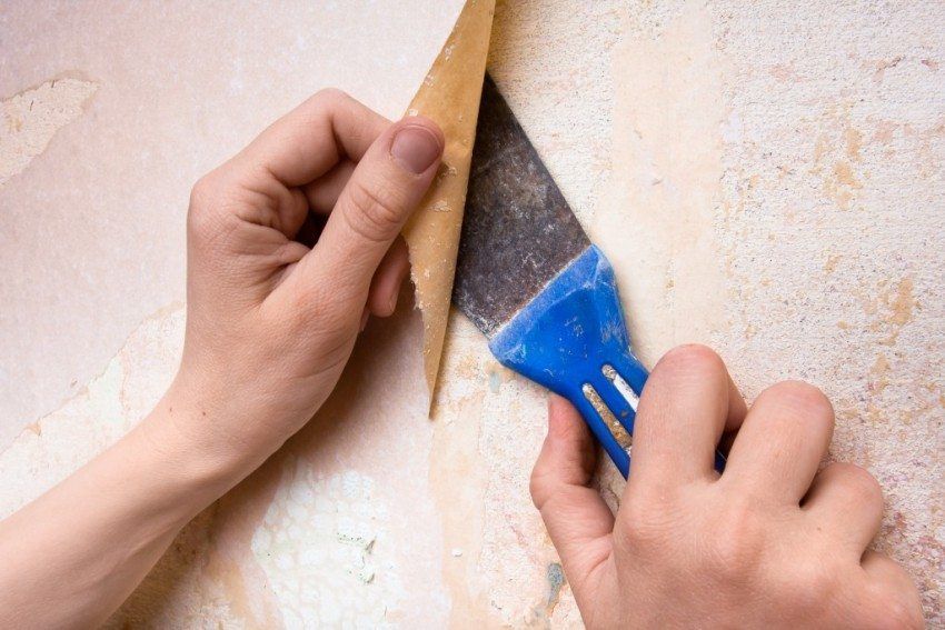 Comment coller du papier peint en vinyle sur du papier: conseils utiles pour la décoration murale