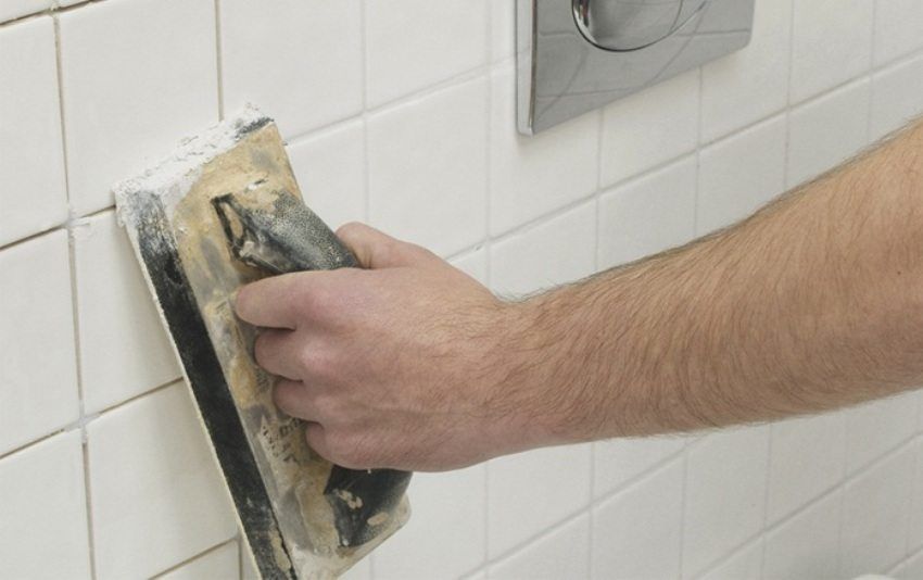 Comment faire des carreaux de coulis dans la salle de bain avec leurs propres mains