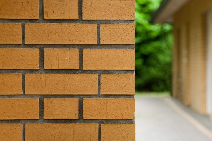 Clinker brick pour la façade: conception de bâtiments fiable et présentable