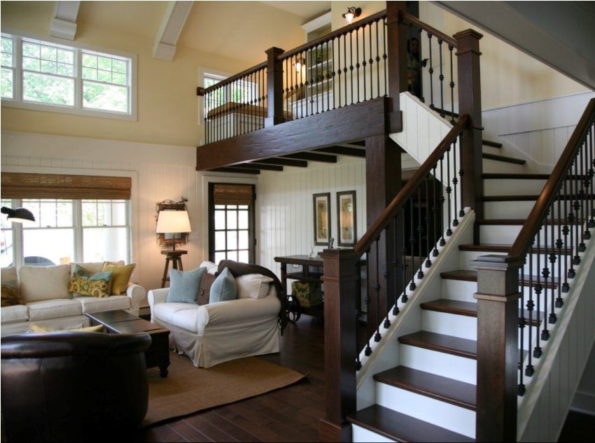 Escalier menant au deuxième étage dans une maison privée: photos, types de structures et matériaux