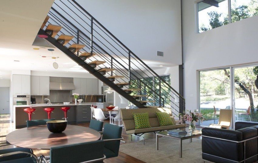 Escalier dans la maison au deuxième étage, photos et caractéristiques de conception