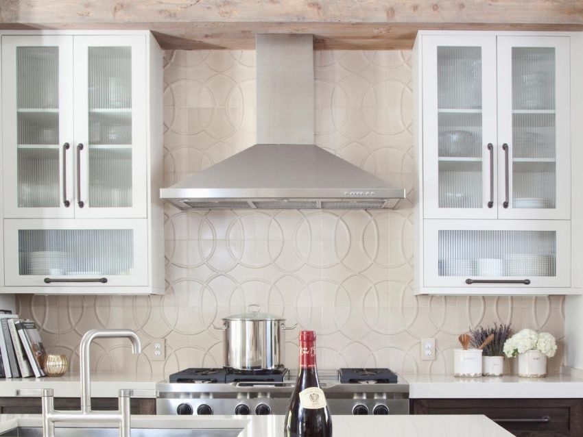 Panneaux pour la cuisine: design pratique et esthétique des murs et du tablier