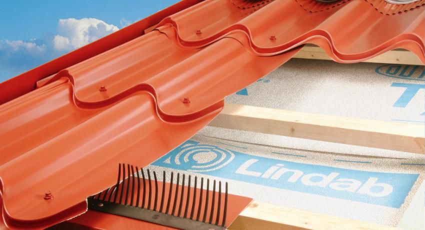 Barrière de vapeur pour la toiture: les principaux types de matériaux et l'efficacité d'utilisation