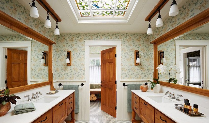 Le plafond de la salle de bain: comment choisir le matériau pour son design