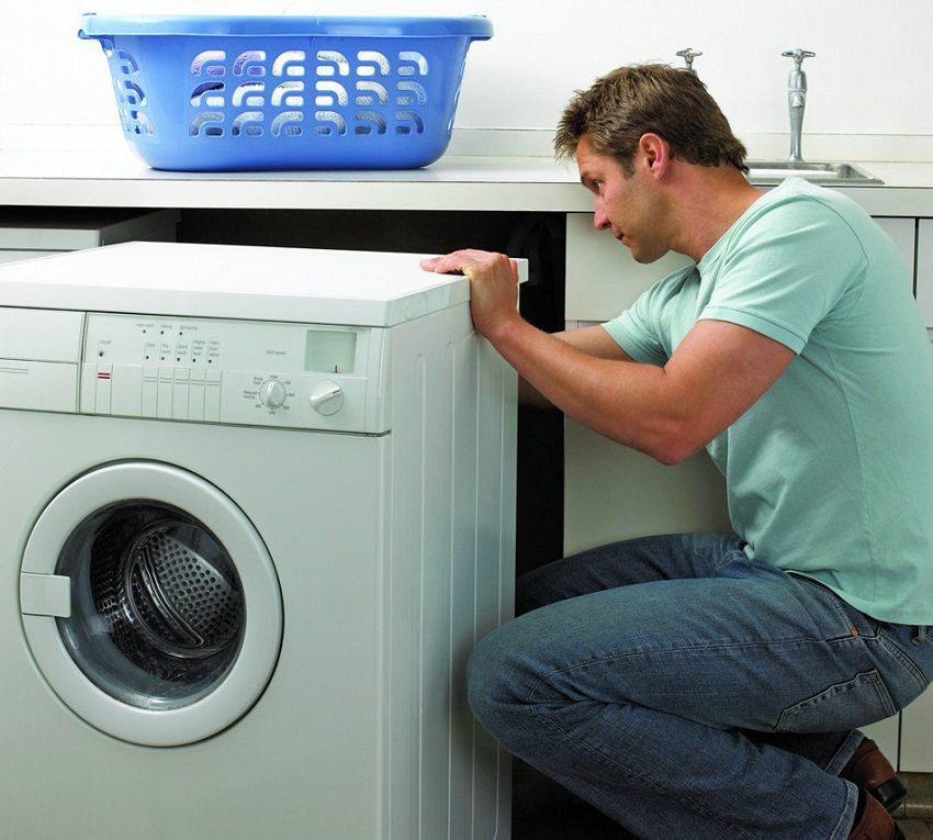 Raccordement correct de la machine à laver à l'alimentation en eau et aux eaux usées