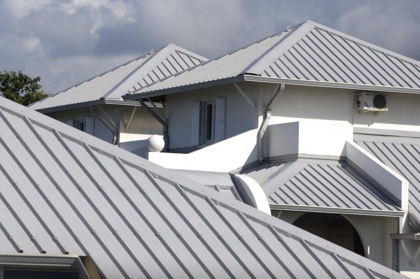 Platelage de toit: taille et prix de la plaque, caractéristiques de différents types