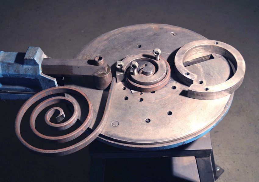 Machines de forge à froid: comment créer des éléments artistiques en métal