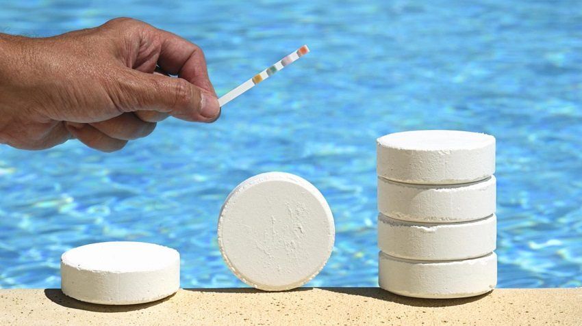 Comprimés pour la piscine pour la désinfection de l'eau: soin de l'étang