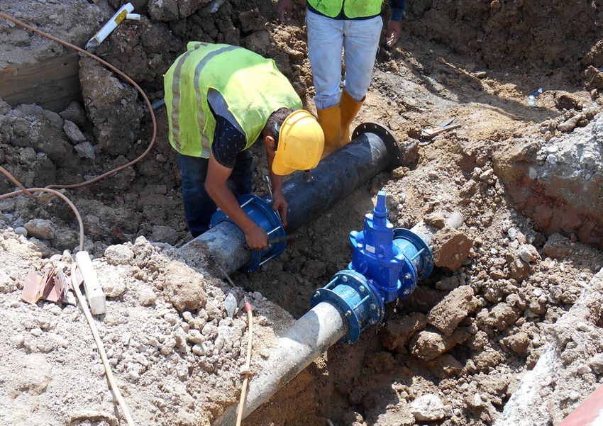 Conduites d’égout pour les eaux usées extérieures: construction de systèmes de communication