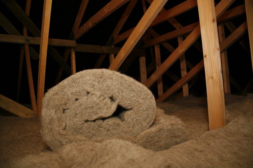 Réchauffer le plafond dans une maison au toit froid: méthodes courantes