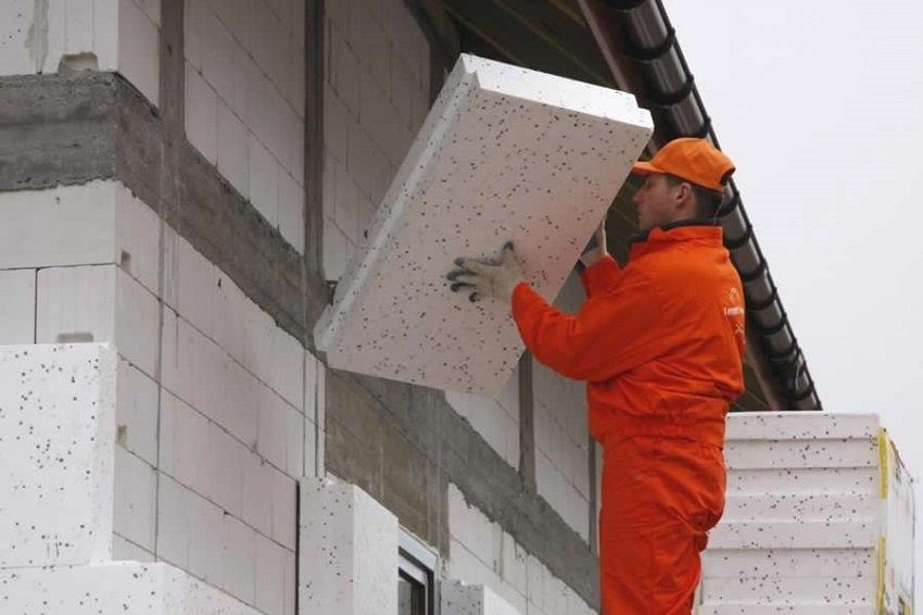 Weatherisation des murs extérieurs avec de la mousse de polystyrène DIY, vidéo