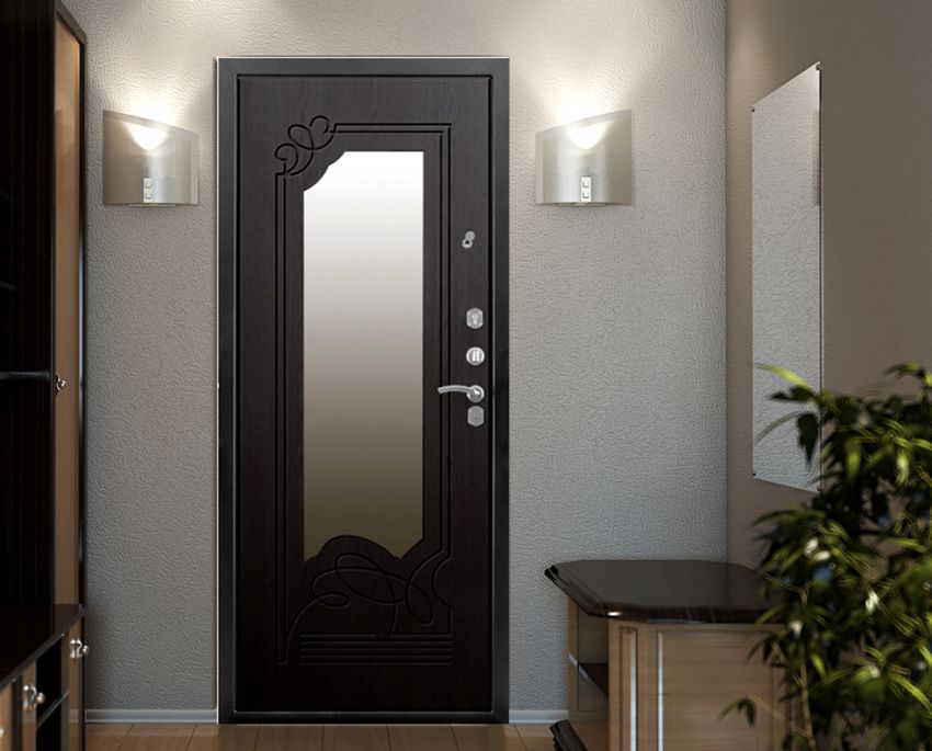 Porte d'entrée avec miroir: décor créatif ou solution pratique?