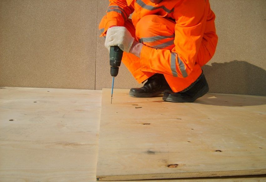 Vidéo: comment poser un stratifié sur un plancher en bois avec ses propres mains, instructions et conseils