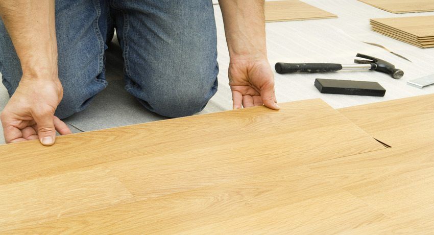 Vidéo: comment poser un stratifié sur un plancher en bois avec ses propres mains, instructions et conseils