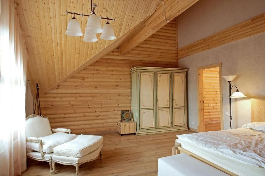 Garniture intérieure imitation bois. Idées de photo et options intérieures