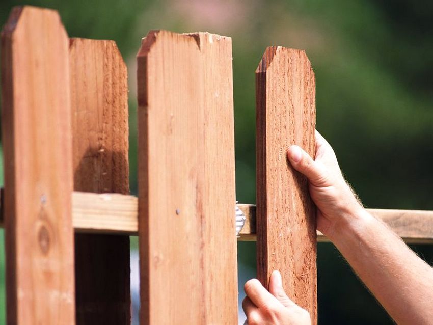 Clôture en bois avec vos propres mains: décorer les limites du site