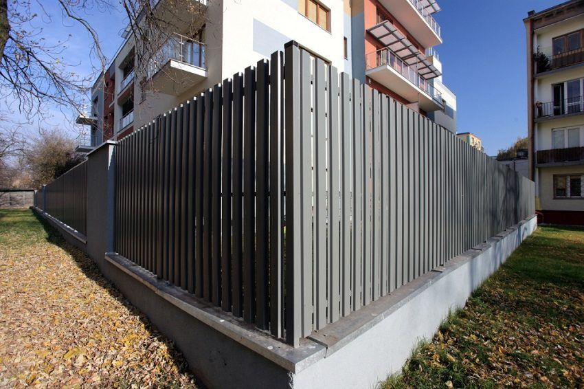 Clôture en métal: photos de clôtures soignées