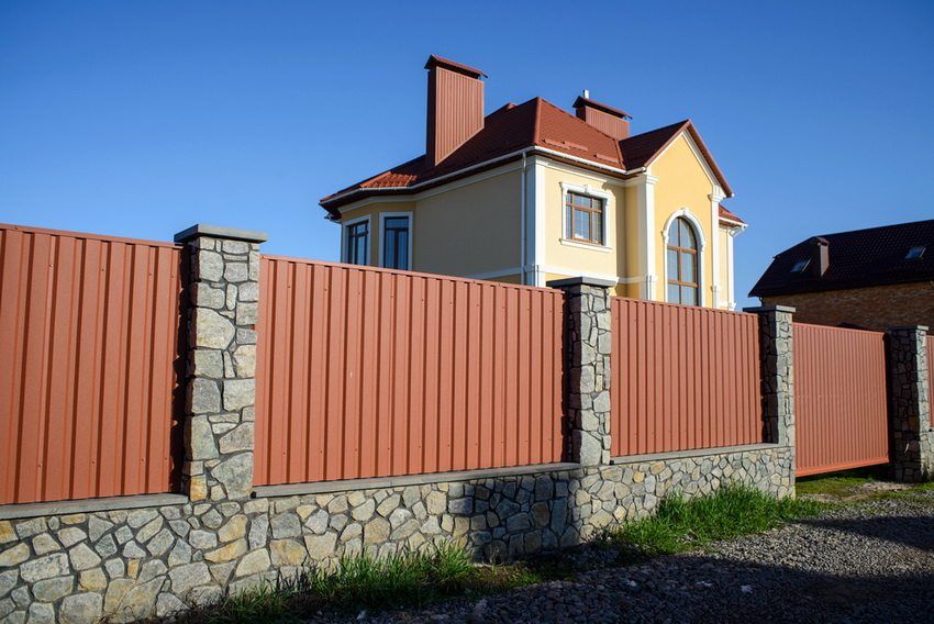 Clôtures et clôtures pour la maison. Collection de photos d'idées brillantes