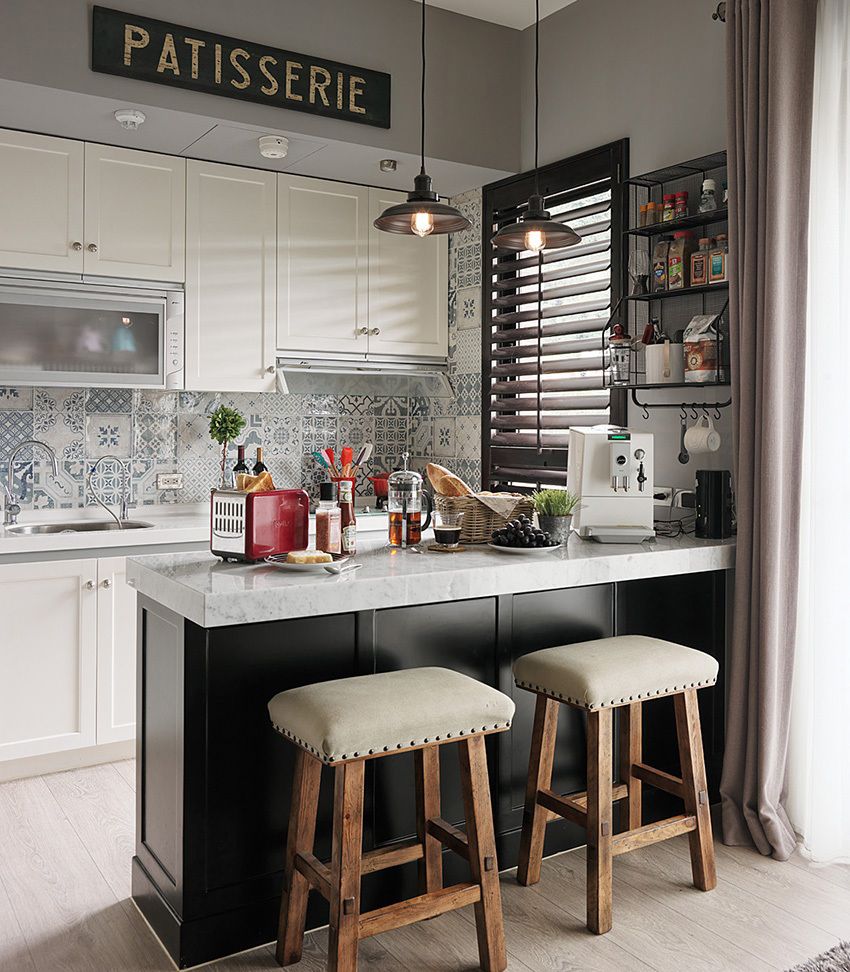Stores à la cuisine: un élément de décoration stylé dans un intérieur moderne.